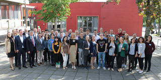 Foto: Gruppenfoto vor dem Internationalen Begegnungszentrum der TU Dortmund.