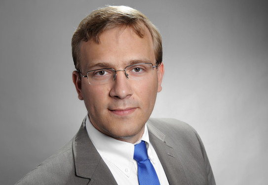 Portrait of Prof Dr Emmanuel Müller from the Technical University of Dortmund.