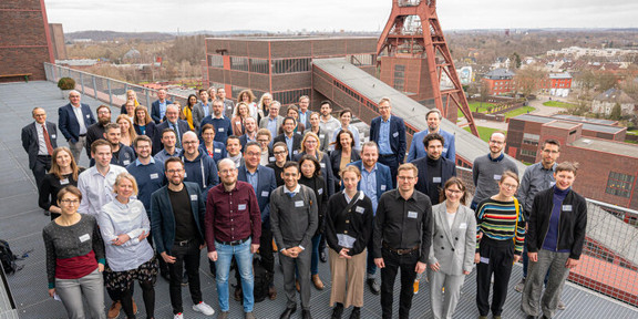 Gruppenfoto des GYF-VII-Abschluss