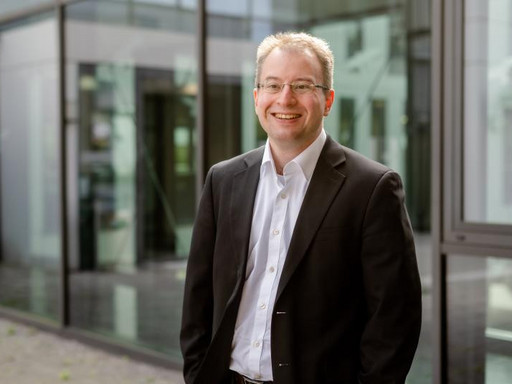 Portrait Professor Dirk Scheele