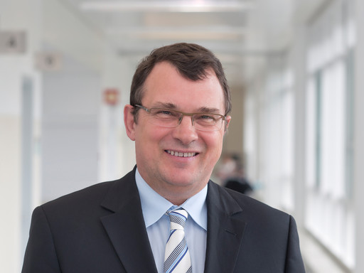 Portrait of Prof Dr Dirk Schadendorf from Essen University Hospital.