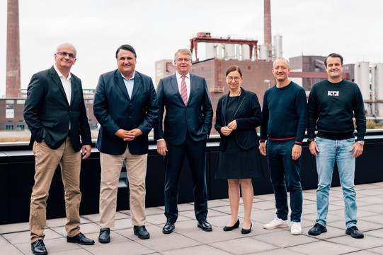 Group of six people with the rectors of the UA Ruhr universities, representatives of the RAG-Stiftung and BRYCK