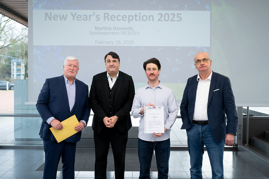 Klaus Engel, member of the Bochum University Council, Bochum Rector Prof. Martin Paul, award winner Elie Benchimol and TU Rector Prof. Manfred Bayer (from left).