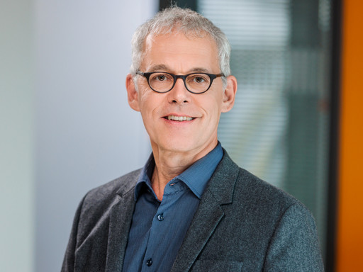 Portrait of Prof Dr Christof Schulz from the University of Duisburg-Essen.