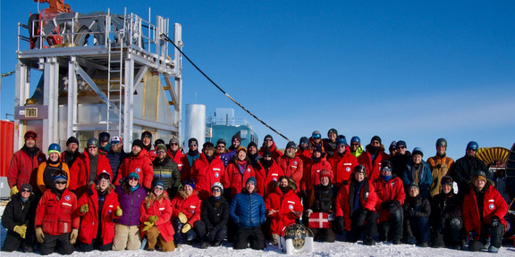 Gruppenfoto des IceCube-Konsortiums