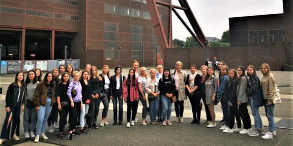 Gruppenfoto der Teilnehmerinnen der Summer School 