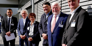 RESOLV-Sprecherin Martina Havenith und die Ehrengäste des RESOLV-Neujahrsempfangs: Abhishek Sirohiwal, Stefan Holthoff-Pförtner, Martina Havenith, Martin Paul, Klaus Engel, Manfred Bayer (von links)