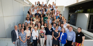 Gruppenfoto der 70 Stipendiant*innen