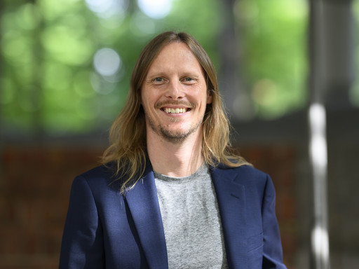Portrait photo of Prof. Meier