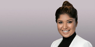 Das Portraitfoto zeigt Priya Nayar.