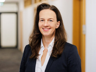 Portrait photo of Prof Dr Maximiliane Wilkesmann from the Technical University of Dortmund.