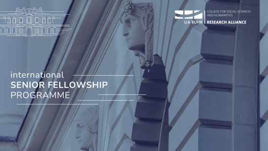 Schriftzug "International Senior Fellowship Programme" vor einem Ausschnitt der Fassades des historischen Gebäudes des College for Social Sciences and Humanities